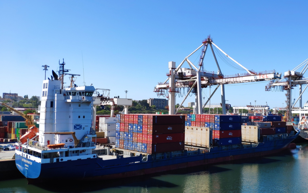 A feeder container vessel with a capacity of 809 TEU - bringing containers from Porto to major regional hubs.